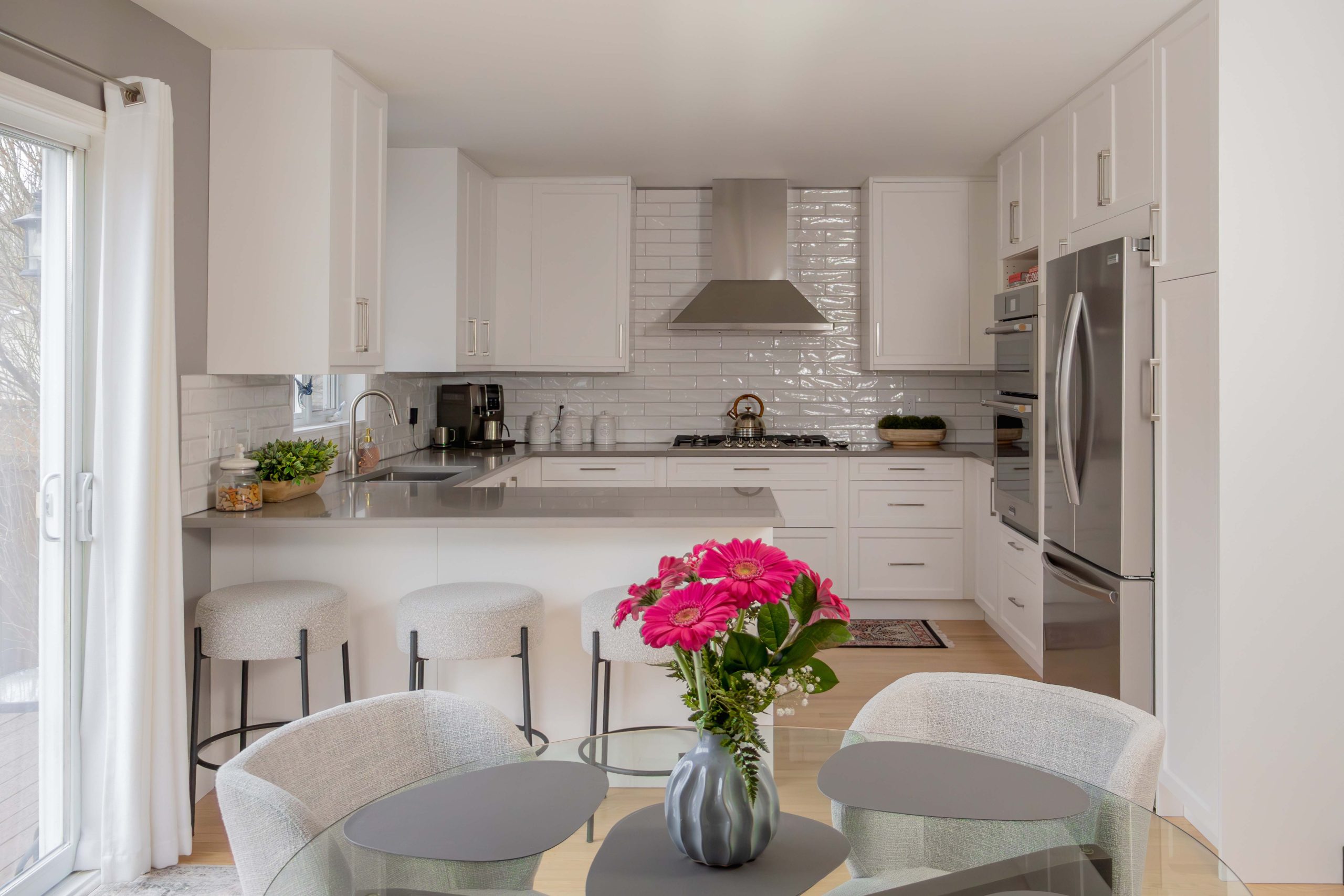 Albin Door Style in Chantilly Lace